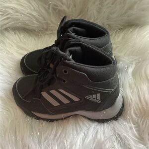 Kids Adidas high top traxion bootss size 10 1/2